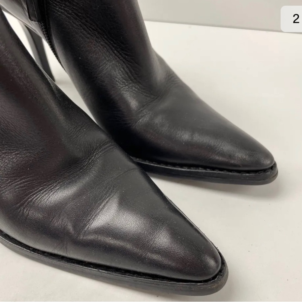 Authentic Gucci Black Leather Ankle Booties.